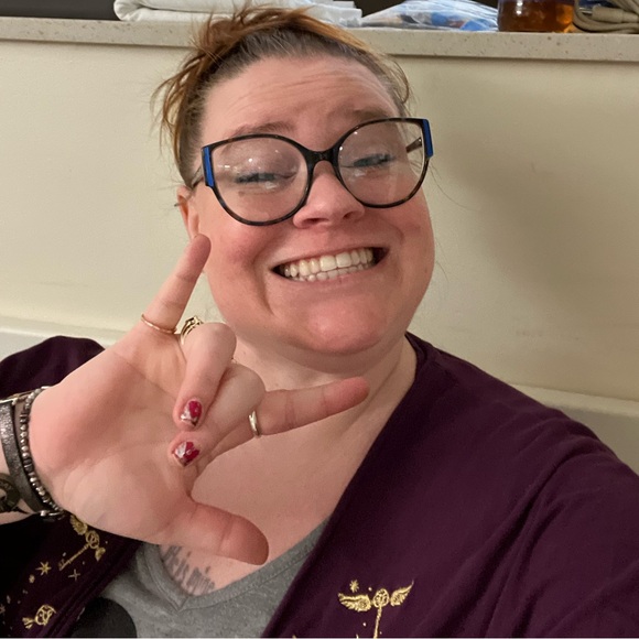 Meet your Posher, MindyRyan - Picture 2 of 3